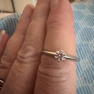 Tiffany & co. .25 carats natural diamonds platinum size 8